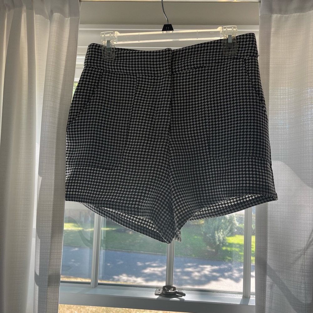Printed black and white high waisted shorts
